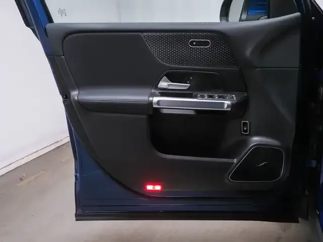 Mercedes-Benz EQB 300