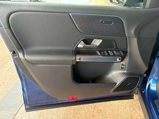 Mercedes-Benz EQB 300