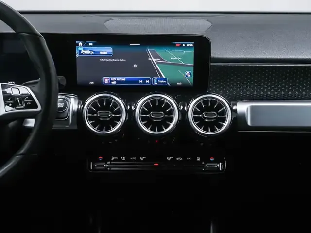 Mercedes-Benz EQB 300