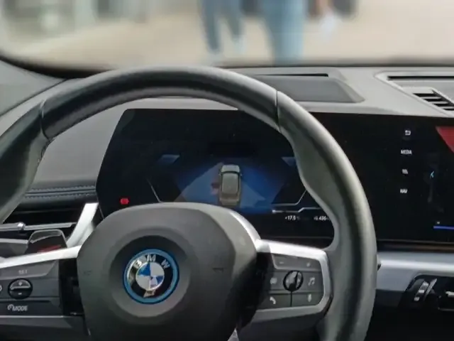 BMW iX1