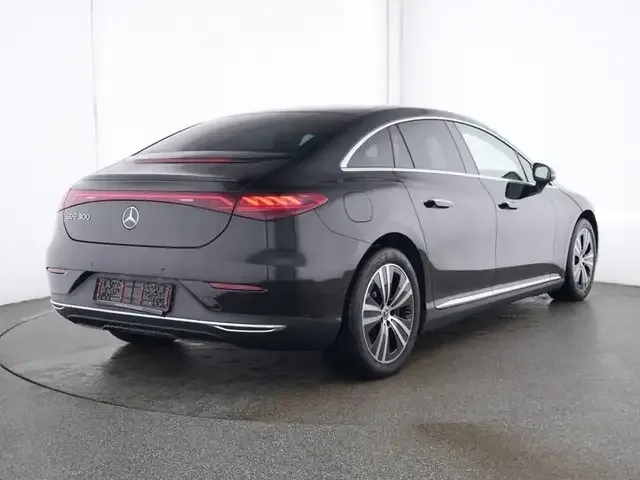 Mercedes-Benz EQE 300
