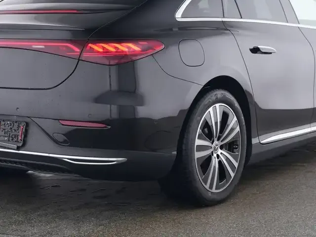 Mercedes-Benz EQE 300