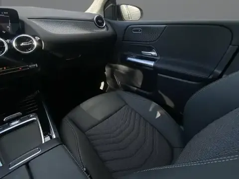 Mercedes-Benz B 220