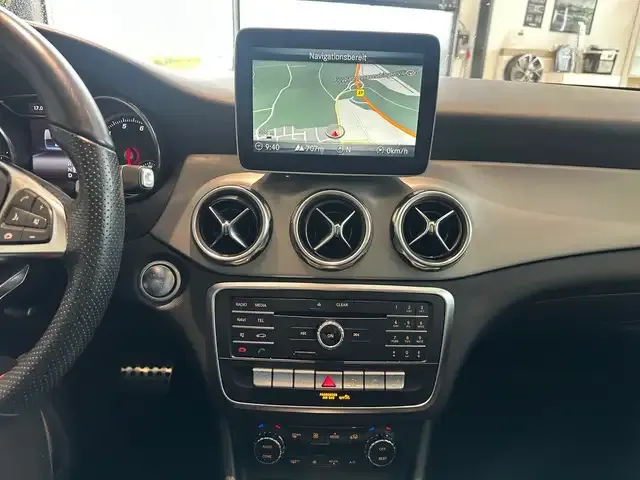 Mercedes-Benz GLA 200
