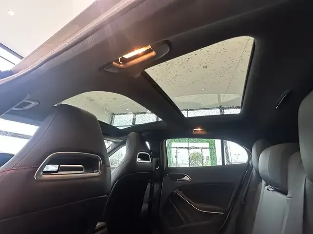 Mercedes-Benz GLA 200