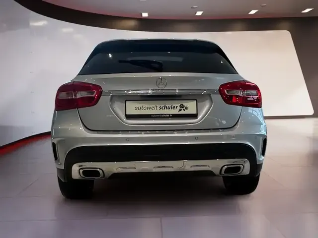 Mercedes-Benz GLA 200
