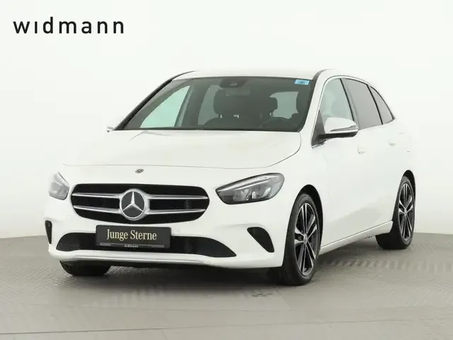Mercedes-Benz B 180