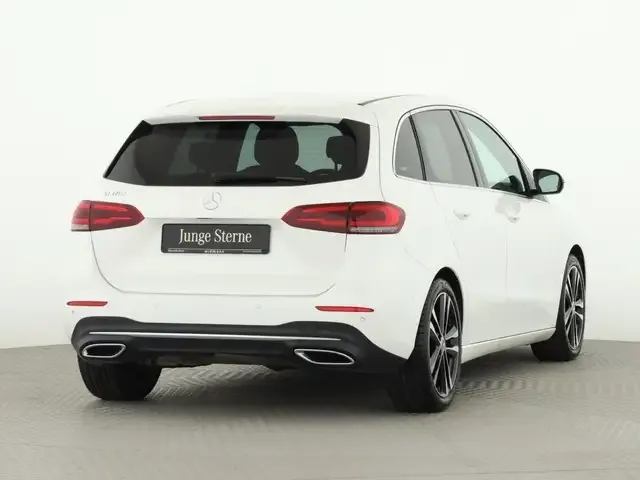 Mercedes-Benz B 180