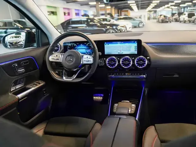 Mercedes-Benz GLA 220