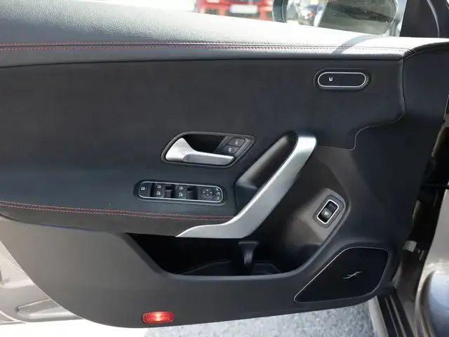 Mercedes-Benz CLA 220