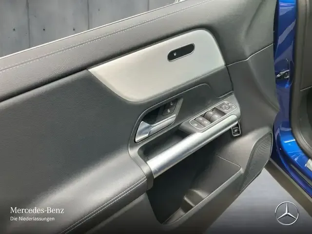Mercedes-Benz EQA 300