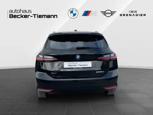 BMW 225