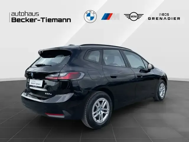 BMW 225