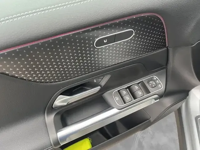 Mercedes-Benz EQB 350