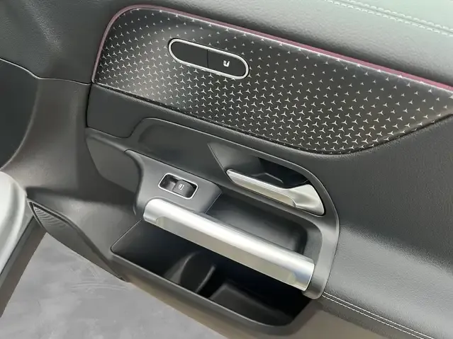 Mercedes-Benz EQB 350