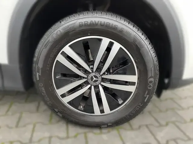 Mercedes-Benz GLB 180