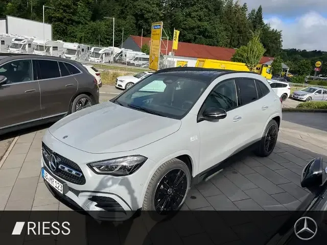 Mercedes-Benz GLA 200