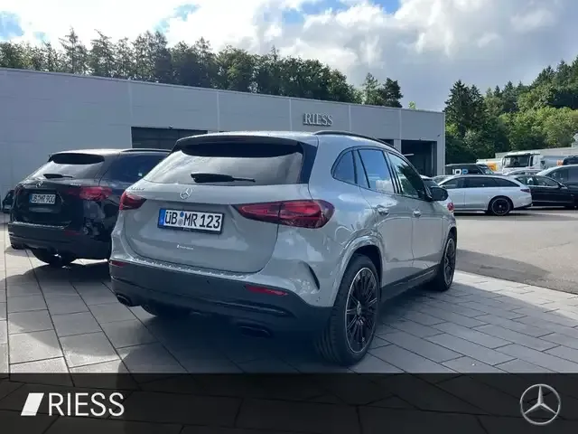 Mercedes-Benz GLA 200