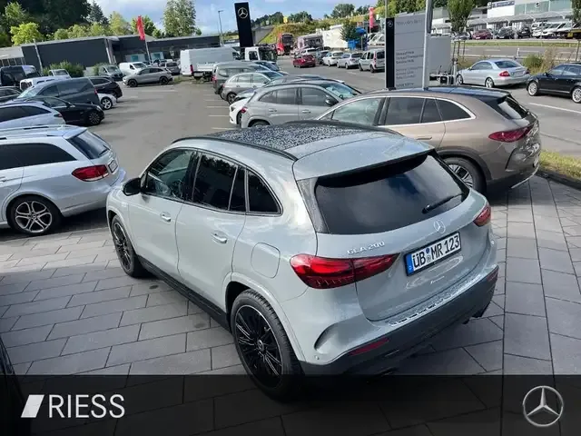 Mercedes-Benz GLA 200