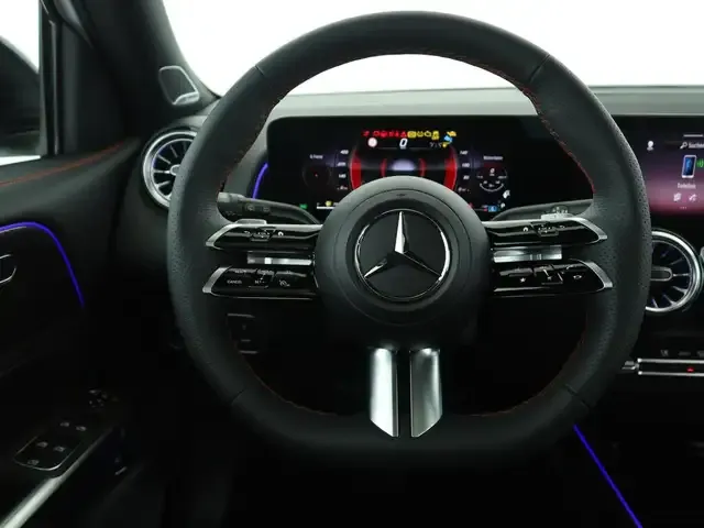 Mercedes-Benz GLB 220