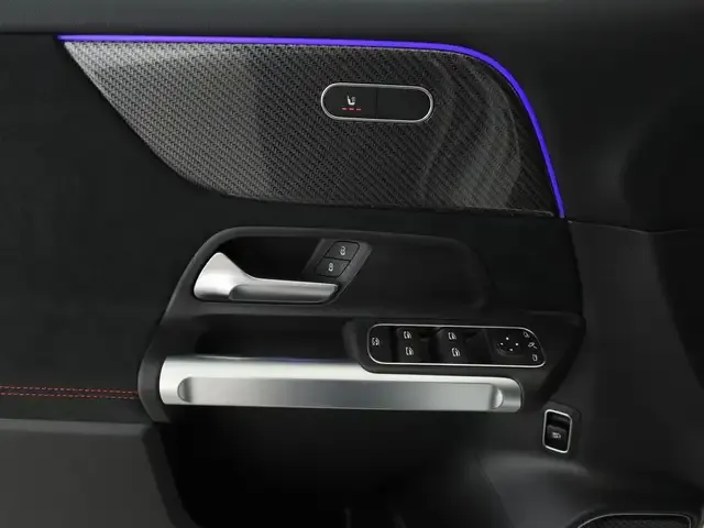 Mercedes-Benz GLB 220