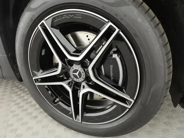 Mercedes-Benz GLB 220