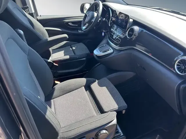 Mercedes-Benz V 220
