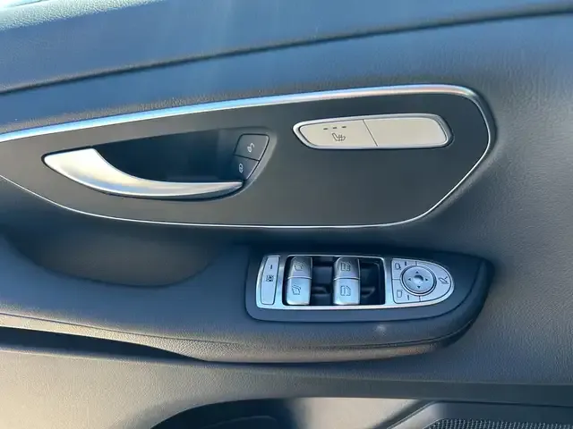 Mercedes-Benz V 220