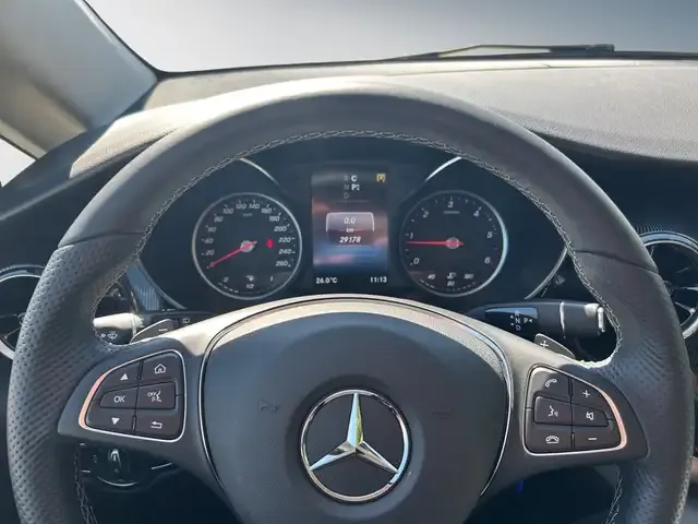 Mercedes-Benz V 220