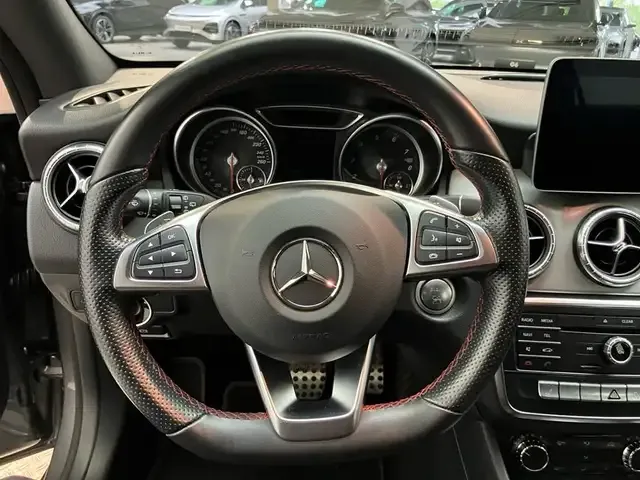 Mercedes-Benz CLA 180