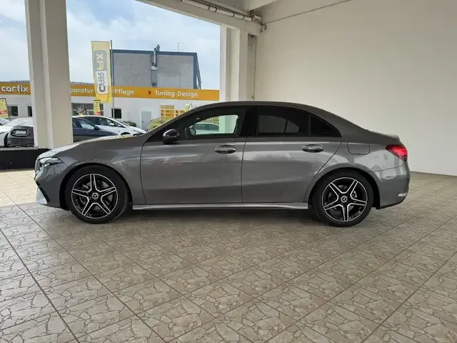 Mercedes-Benz A 220
