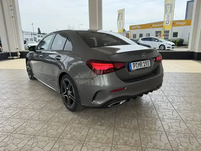 Mercedes-Benz A 220