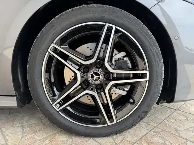Mercedes-Benz A 220