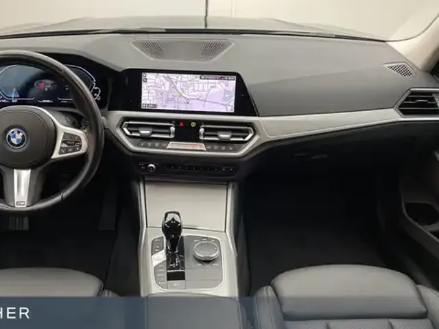 BMW 330