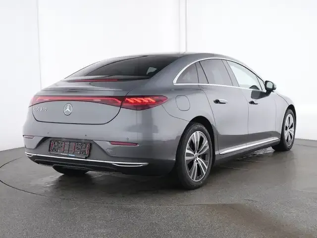 Mercedes-Benz EQE 300