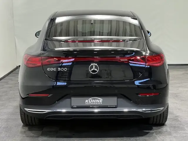 Mercedes-Benz EQE 300