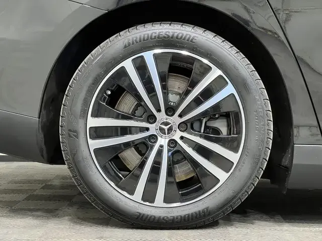 Mercedes-Benz EQE 300