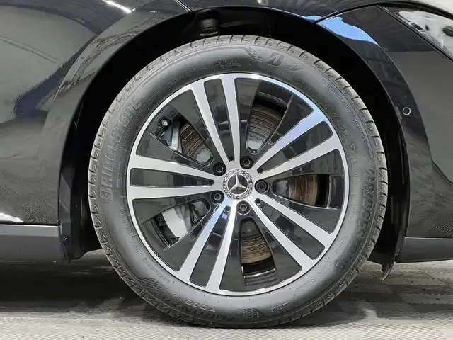 Mercedes-Benz EQE 300