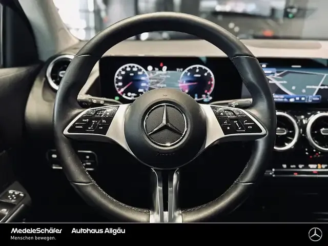Mercedes-Benz GLA 220