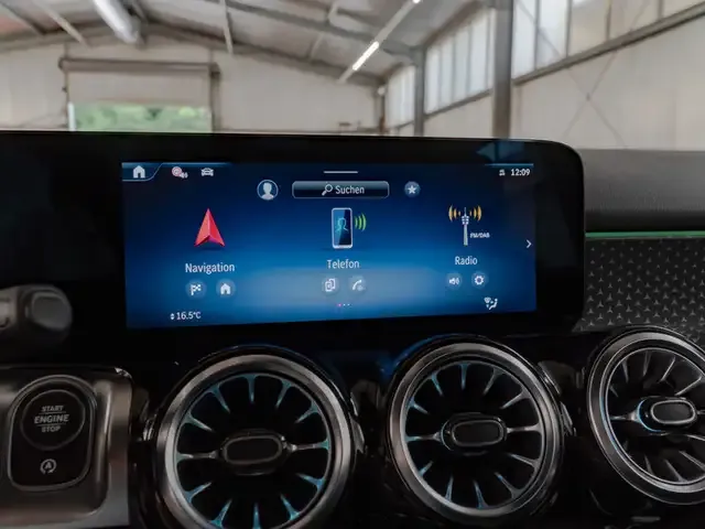 Mercedes-Benz GLB 200