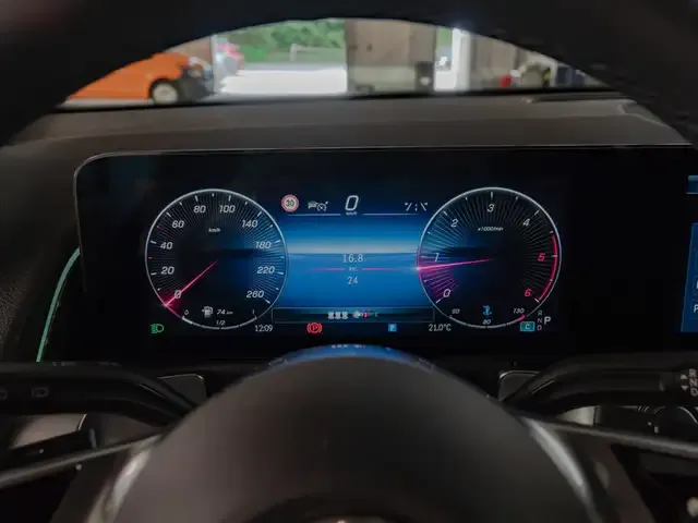 Mercedes-Benz GLB 200