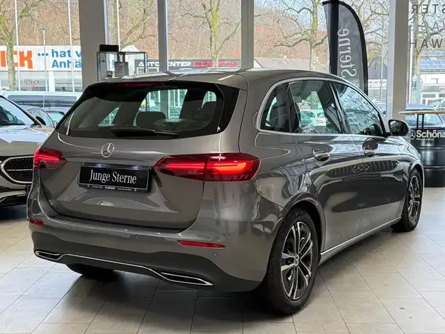 Mercedes-Benz B 220