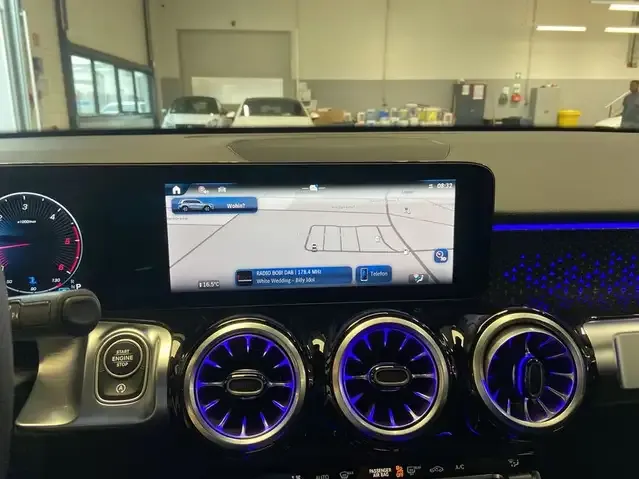 Mercedes-Benz GLB 200