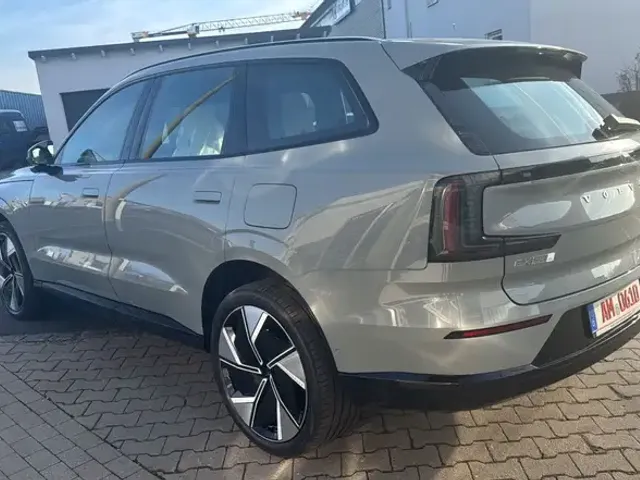 Volvo EX90