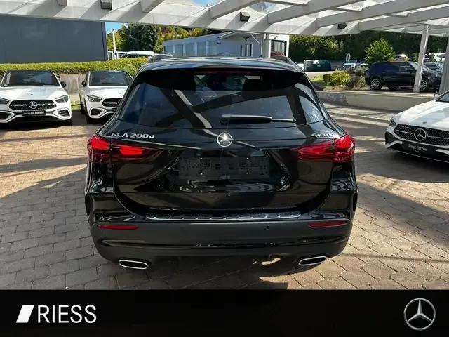 Mercedes-Benz GLA 200