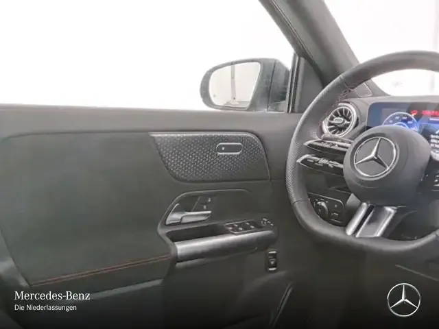 Mercedes-Benz EQA 300