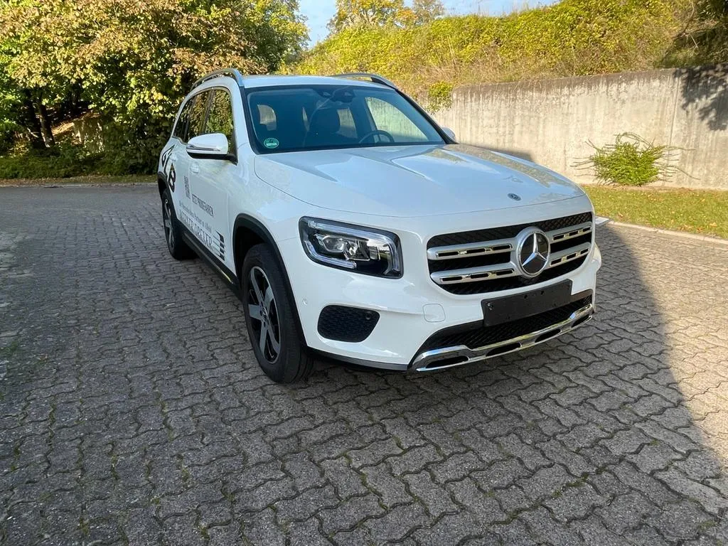 Mercedes-Benz GLB 180