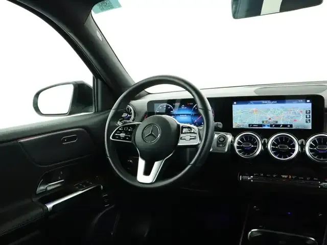 Mercedes-Benz GLB 220