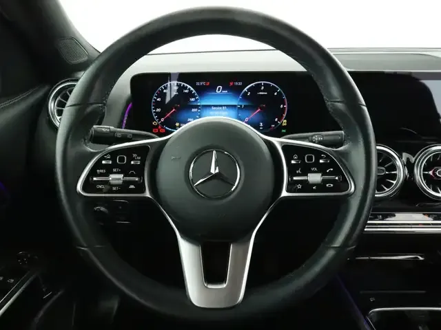 Mercedes-Benz GLB 220