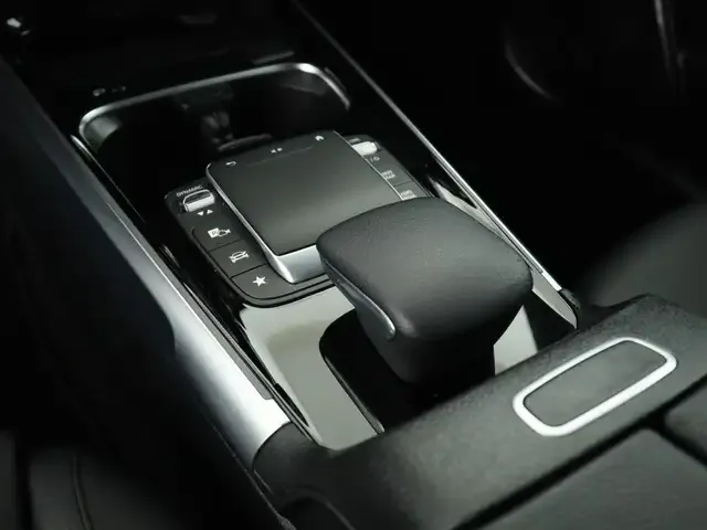 Mercedes-Benz GLB 220